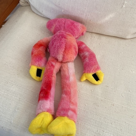 17" Huggy Wuggy Poppy Playtime Kissy Missy Scary Pink Hanging Suction Cup Plush - Picture 3 of 8